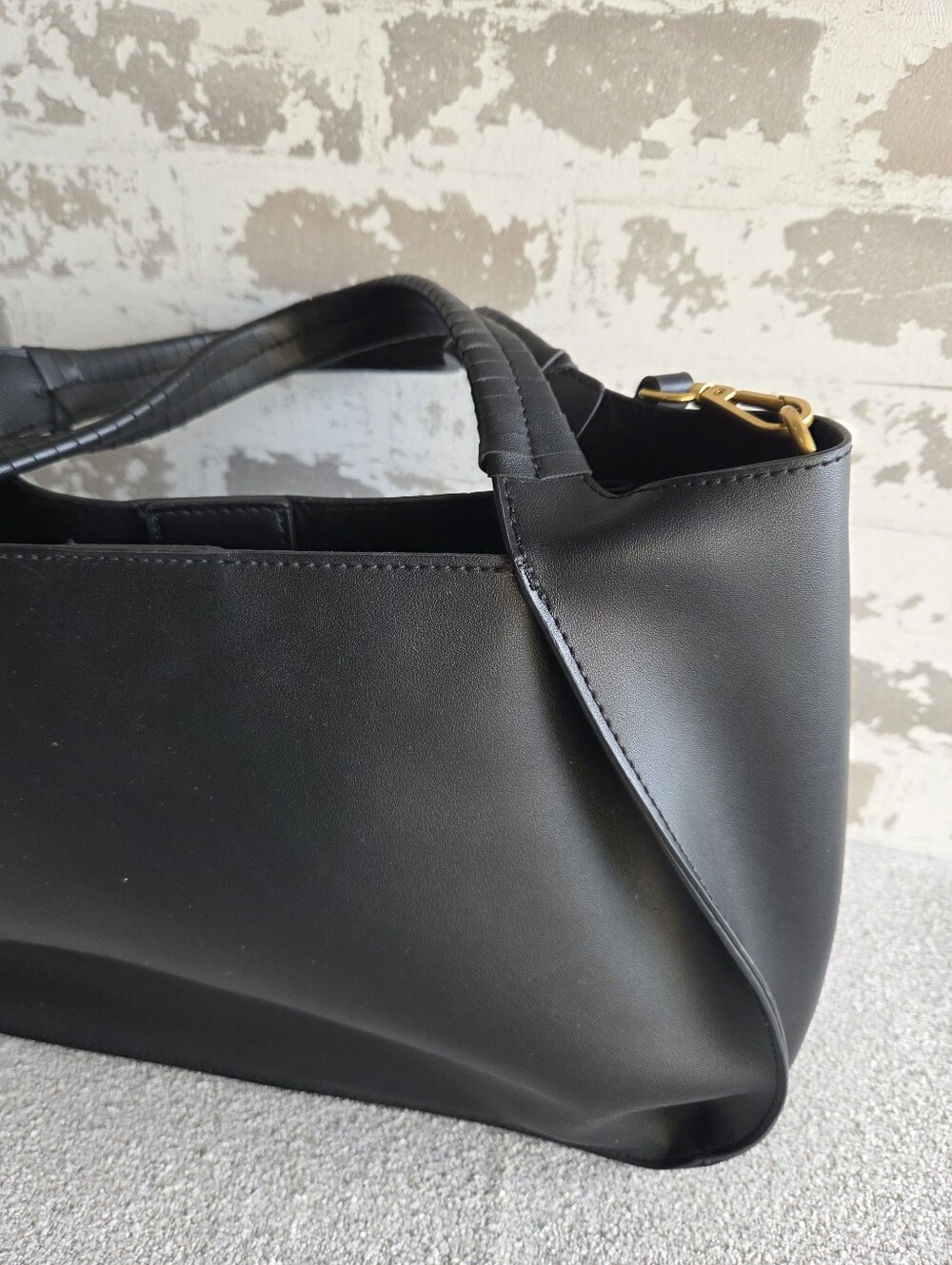 Melie Bianco Black Vegan Leather Handbag Crossbody Bag - Picture 4 of 7